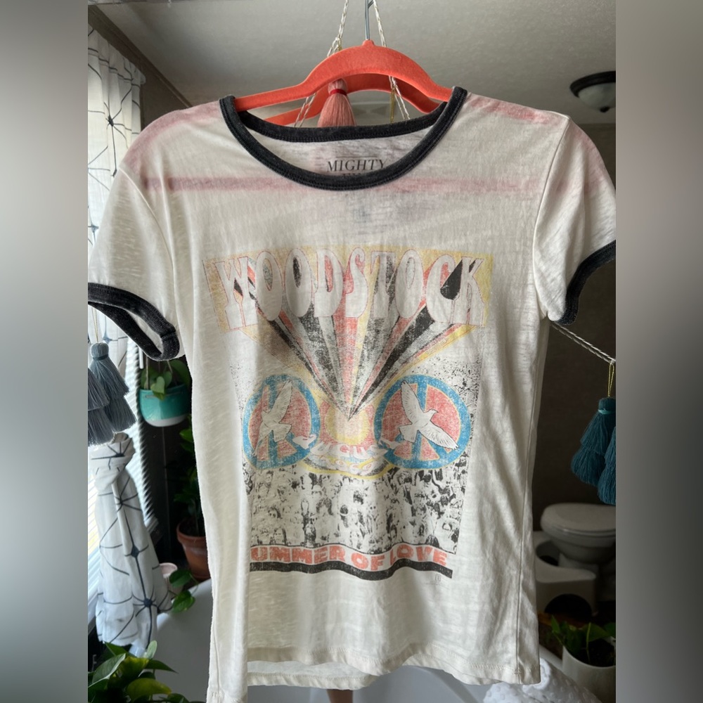 Vintage style Woodstock graphic fitted shirt